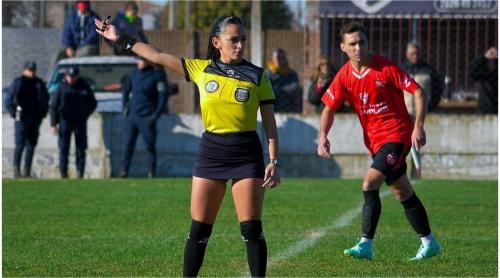 Cine este Agustina, arbitra care face ravagii pe stadione. Fanii, înnebuniți când o văd la meciuri