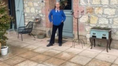 Coşmar de 370.000 €. A cumpărat casa visurilor, dar a aflat că un autobuz îi va trece prin grădină