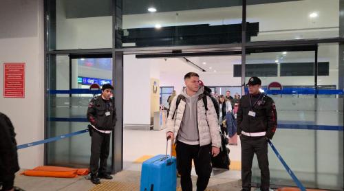 Daniel Paraschiv, prezentat oficial la Rapid! Toate detaliile din contract și prima reacție a jucătorului: „Abia aștept să ne vedem acasă în Giulești!”. Update exclusiv