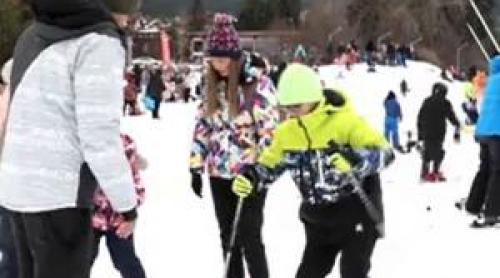 Destinaţia aflată la 7 ore de Bucureşti unde românii se înghesuie. Preţurile sunt sub cele din România