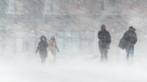 După o încălzire temporară, România lovită din nou de un val de ger aspru. Alertă de polei în zilele următoare