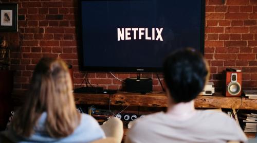 El este comentatorul din România care a fost reclamat pentru că a recomandat în timpul meciului naționalei un serial de pe Netflix