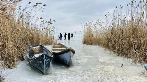 Fenomen extrem de rar în ultimii ani: cel mai mare lac din România a înghețat bocnă. Imagini spectaculoase din laguna Razelm Sinoe FOTO și VIDEO