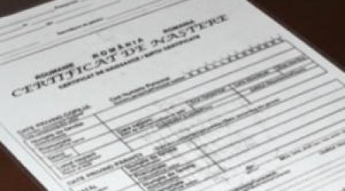 Greșeala care îți poate anula actele oficiale. Mulți români o fac fără să știe