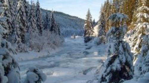 Judeţul în care zăpada a ajuns şi la 2 metri. Ger extrem, anunţat în weekend