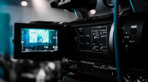 Lumea filmului, în doliu. A murit îndrăgitul actor care a jucat în cel mai bun serial din toate timpurile