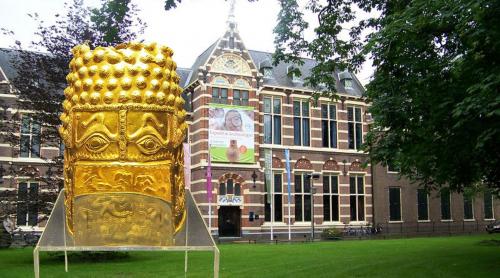 Răsturnare de situație în cazul furtului coifului dacic din Olanda. Cine ar fi comandat, de fapt, spargerea? Cei trei hoți au fost trimiși în judecată