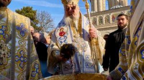 Reacţia unei americance când s a trezit la uşă cu preotul cu Boboteaza, în Oradea