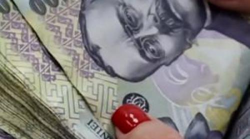 Românii îşi iau credite de nevoi personale pentru a şi cumpăra maşini. Ce rate plătesc