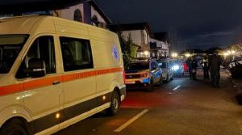 Şi a ucis tatăl în bătaie, pe care îl adusese de la azil de Revelion. A stat cu cadavrul două zile în casă