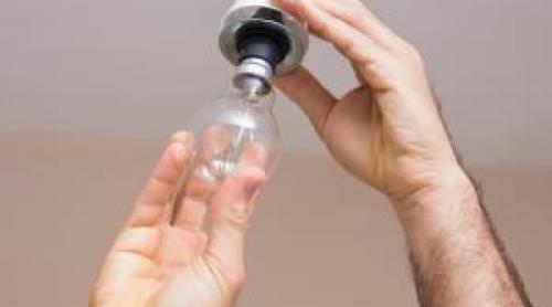 Soluţia prin care românii îşi pot reduce cu până la 35% costurile la energie electrică