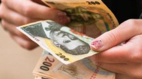 Strategia simplă prin care ne protejăm banii în 2026. Putem începe cu 100 de lei