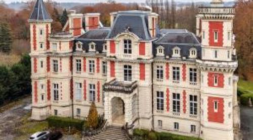 Vreţi să locuiţi într un castel din Franţa? Visul poate deveni realitate la un preţ de apartament în Popeşti