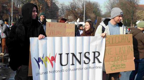 44.000 de burse tăiate de la studenți și niciun ban în plus pentru profesori