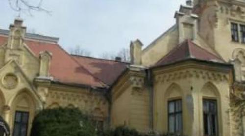 Castel abandonat din Bihor, scos la vânzare pentru un milion de euro. Poartă cu el un blestem