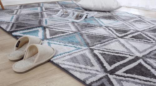 Ce trebuie să pui sub covoarele din dormitor, ca să miroasă mereu ca la hotelurile de lux