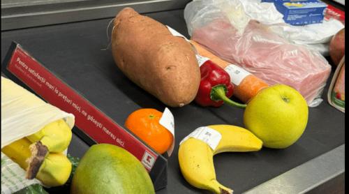 Discuția aprinsă stârnită de o fotografie în care apar cumpărăturile unei bătrâne: „Vrăjeală ieftină de 2 lei”