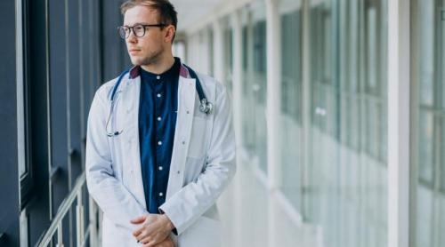 Doctorii îi dau replica lui Bolojan, în scandalul legării de glie. „Nu eu am abandonat România. România și a abandonat medicii”