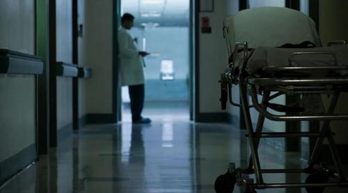 Fenomenul medicilor bătuți schimbă regulile de vizitare a bolnavilor