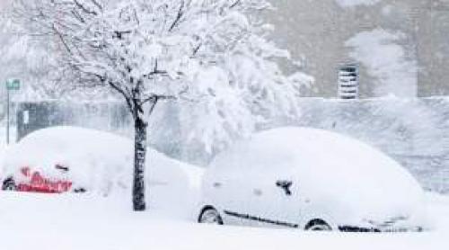 Iarna revine în forță în România! A fost emis cod portocaliu de ninsori și viscol în București și un sfert de țară. Stratul de zăpadă va ajunge la jumătate de metru