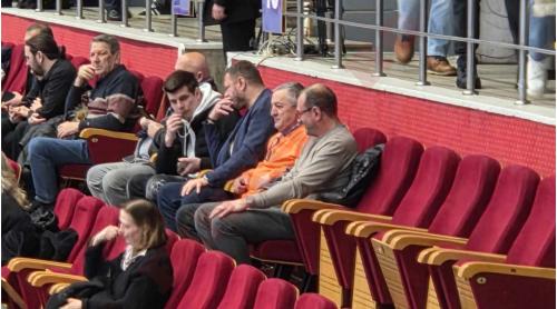 Întâlnire de gradul zero în Sala Polivalentă din București! Prezență rară a miliardarului din umbră, care a salvat Dinamo. Foto exclusiv