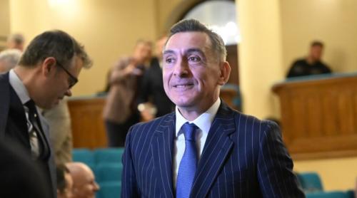 Momentul în care Ilie Dumitrescu a fost atacat cu un pistol şi cu un cuţit, în Centrul Vechi din Bucureşti