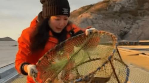 Povestea unei femei care a renunțat la jobul de manager din Beijing și s a mutat pe o insulă pustie: „Sunt liberă”