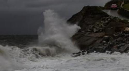 Satul de la malul mării, abandonat peste noapte de localnici. O singură femeie a ales să rămână