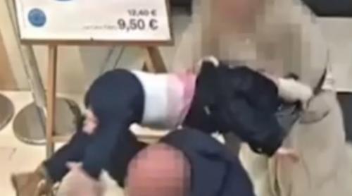 VIDEO Tentativă de răpire în supermarket! Fetița de un an și jumătate a fost smulsă de lângă mama ei