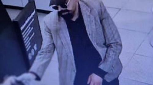 Bărbatul care a încercat să jefuiască o bancă din Iași cu un pistol de jucărie și barbă falsă a fost condamnat