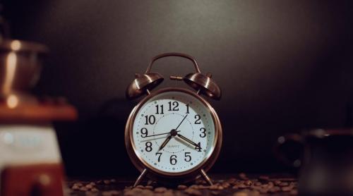 Când are loc trecerea la ora de vară în 2026. Ziua în care se dau ceasurile înainte