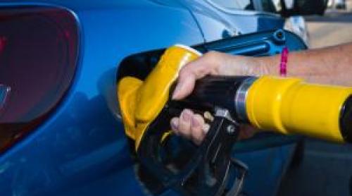 Cât am putea plăti la pompă în următoarele săptămâni, după escaladarea conflictului din Orientul Mijlociu