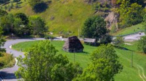 Comuna în care se mută tot mai multe familii tinere, de la sute de km distanţă. Preţul terenurilor a explodat