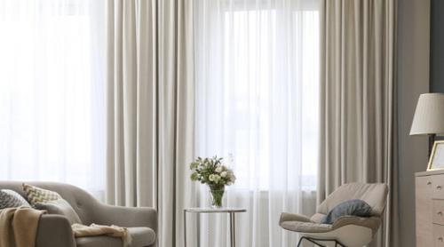 Cum poți curăța draperiile fără să le dai jos. Trucuri simple și rapide pentru a le menține mereu fresh și curate