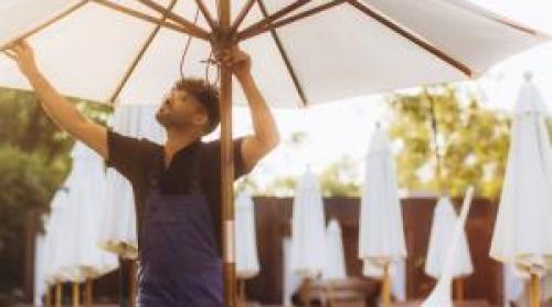 Două destinaţii iubite de români au nevoie de 95.000 de muncitori. Salariile ajung la 3.000 de euro