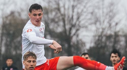 El este cel mai înalt fotbalist din SuperLiga. Gulliver are aproape 2 metri și joacă pentru Dinamo lui Kopic. „Nu e Photoshop”