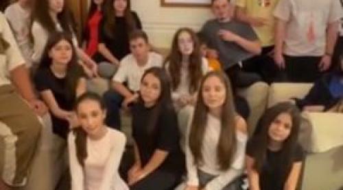 Elevii plecaţi la "schi" în Orientul Mijlociu vor să intre online la ore. Se vor alege cu absenţe