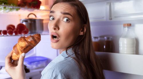 Furia unei românce care își ia la serviciu mâncare la pachet. „A deschis caserola, a luat pieptul și a pus o înapoi în frigider”