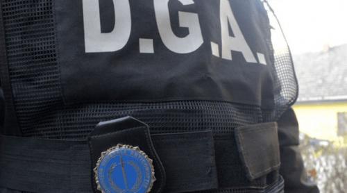 „Ia și tu un suc!”: Cum a încercat un șofer prins cu viteză să mituiască un polițist cu 200 de lei. Scena suprinsă pe body cam