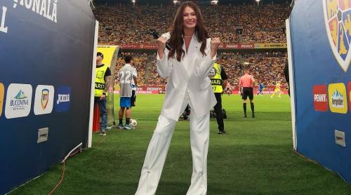 Invitată de FRF să cânte imnul României, celebra solistă a dezvăluit comportamentul șocant: „M au înjurat de m au nenorocit!”