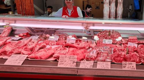 Lovitură pentru măcelari înainte de Paște: mielul rămâne pe tarabă. „Să nu ai tu client acum, la vremea asta!” Ce variantă recomandă experții