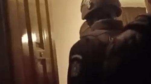 Mascații au intrat din greșeală peste o mamă și fiica sa. Femeia a sunat la 112: „Nu știu ce se întâmplă și sunt foarte speriată”