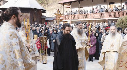 Militar la baza Kogălniceanu, stareţ de mănăstire. Povestea omului care a ales liniştea bisericii în locul tunetului avioanelor de război