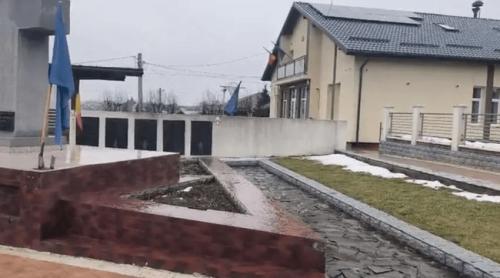 O comună din România este scoasă la vânzare. Primăria are datorii de 1,2 milioane de euro