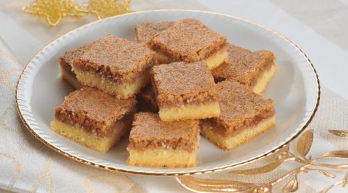 Prăjitură turnată cu mere de post. Un desert simplu și economic, ideal în post