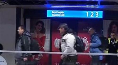 Românii repatriaţi din Egipt, furioşi că şi au plătit biletele. "450 de euro pentru un bilet"