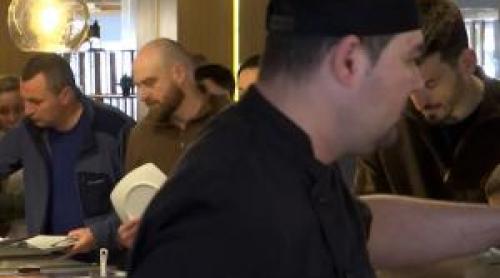 Se caută 20.000 de angajați pe litoral. Cu cât sunt plătite cameristele, recepționerele și chelnerii