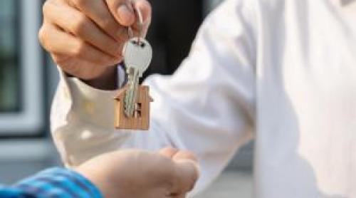 Un american şi a vândut casa cu ajutorul ChatGPT în 5 zile și a obținut o sumă record. Ce l a sfătuit AI ul