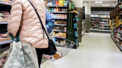 Angajări masive şi pe 6.500 de lei. Un lanţ de magazine ieftine se extinde în 3 oraşe de la noi