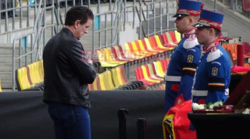 Cât de lungă e coada până la catafalcul lui Mircea Lucescu. Gică Popescu s a închinat în fața sicriului VIDEO